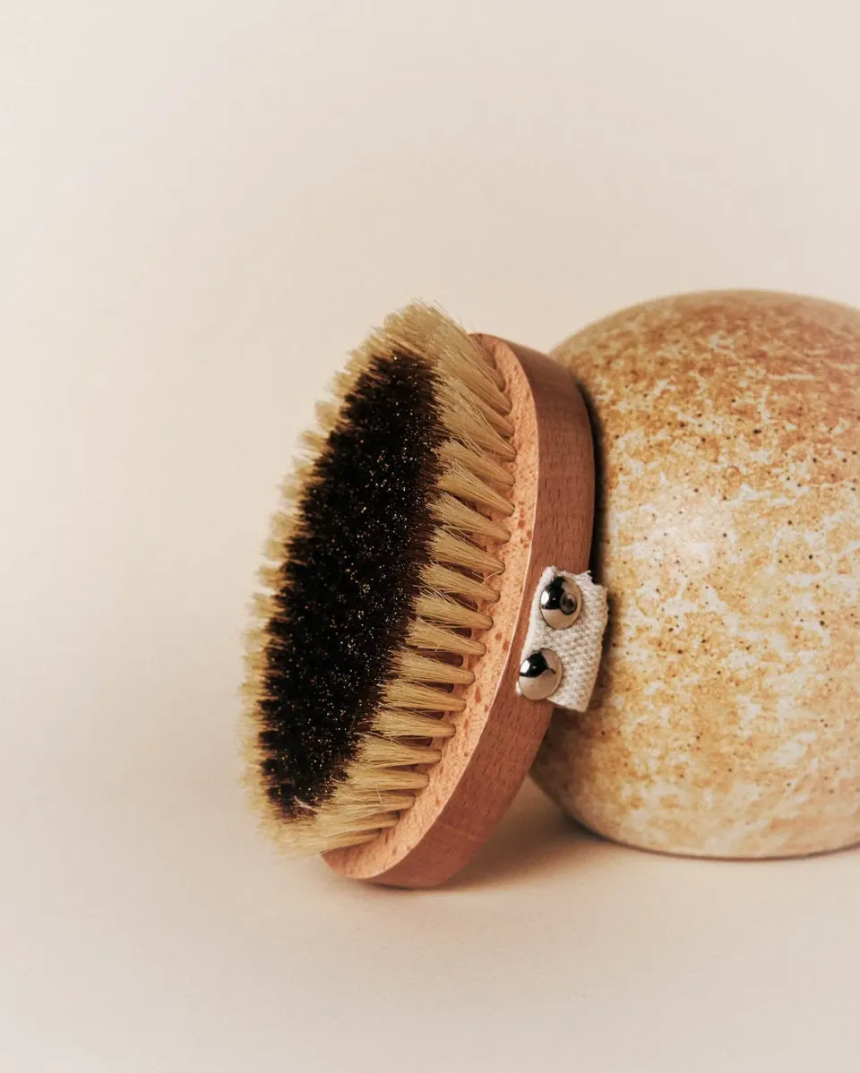 Absolution The Energizing Brush kroppsborste koppar
